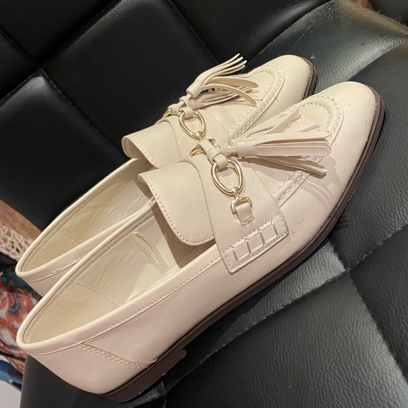 ZARA - women’s off white flat loafers. Size 7 1/2. - Picture 4 of 6